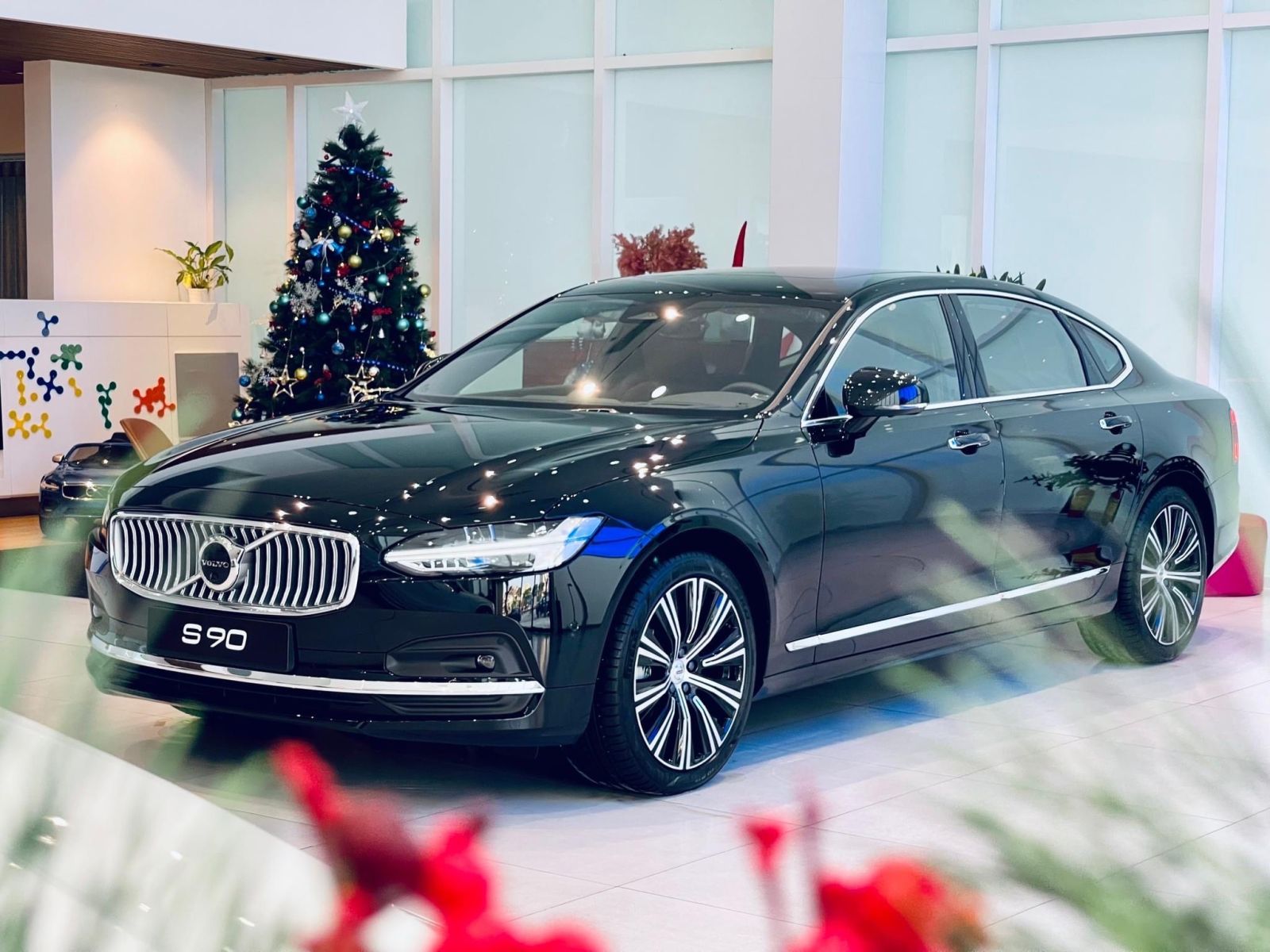 Volvo S90 - An toàn và Mạnh mẽ