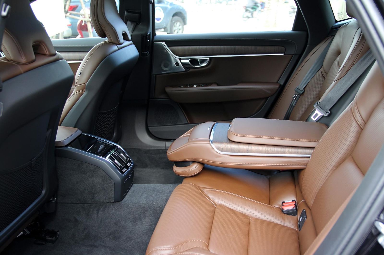 Volvo S90 - An toàn và Mạnh mẽ