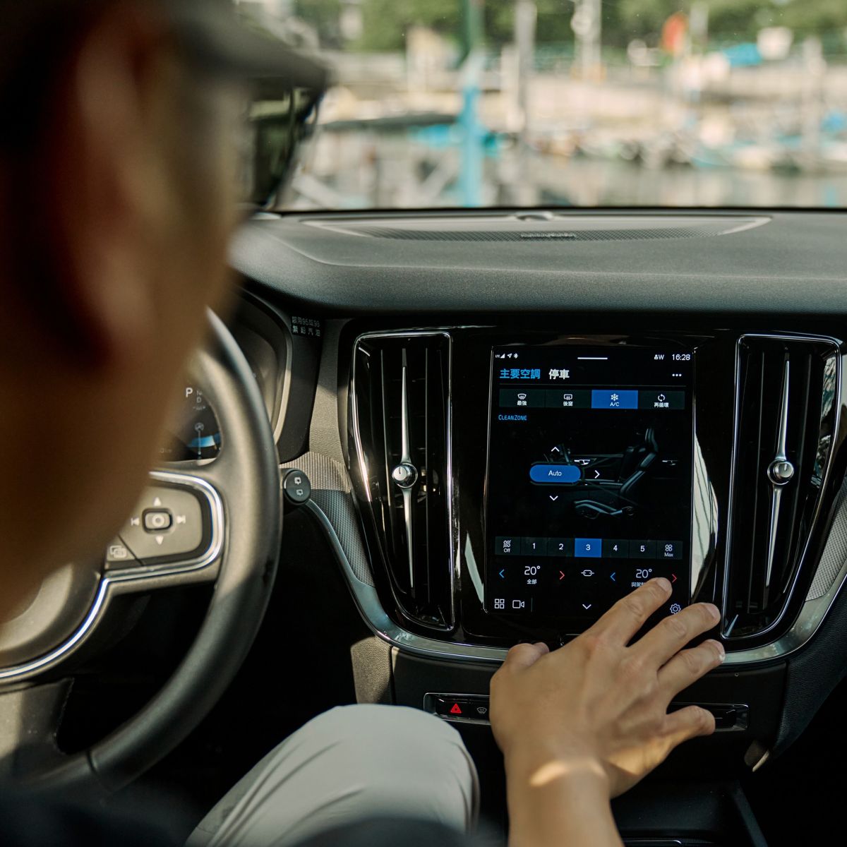 Volvo V60 Cross Country - đậm chất Thụy Điển trên mọi hành trình
